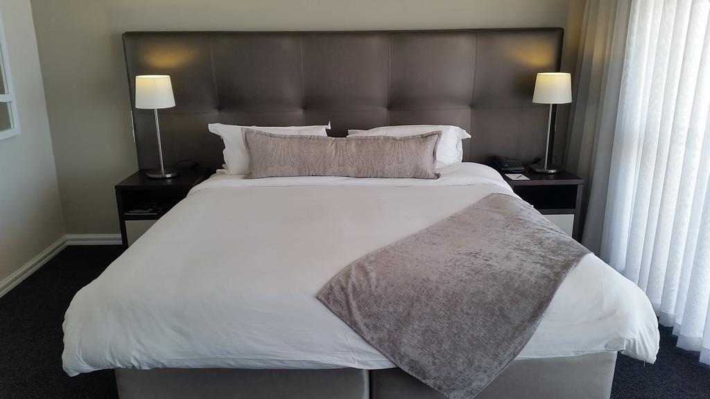 Lagoon Beach Hotel Apartments Cape Town Bagian luar foto