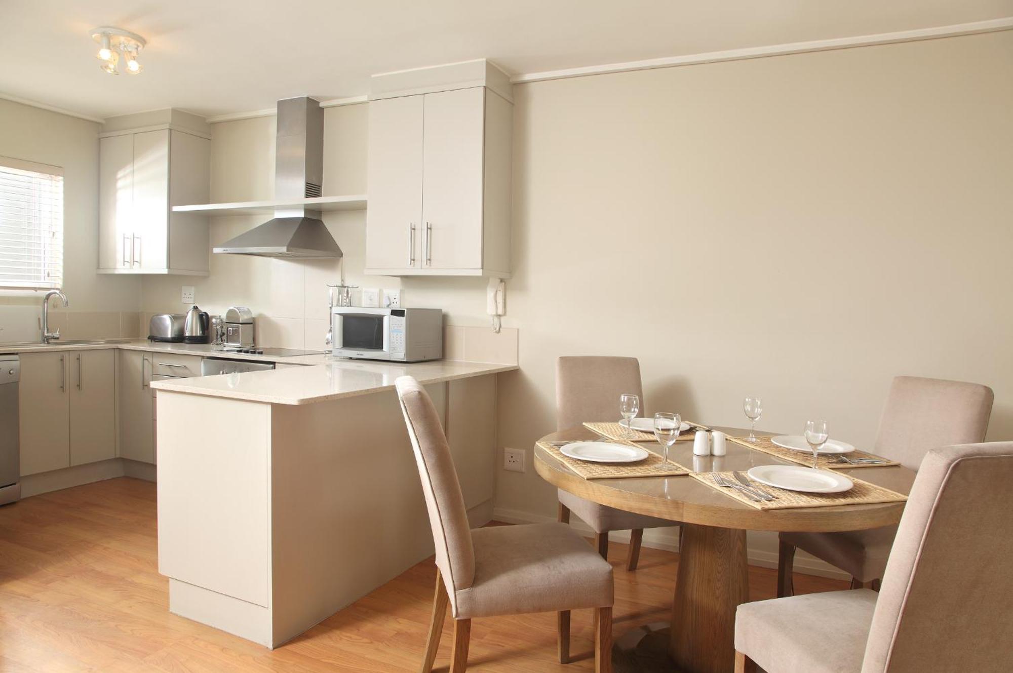 Lagoon Beach Hotel Apartments Cape Town Bagian luar foto