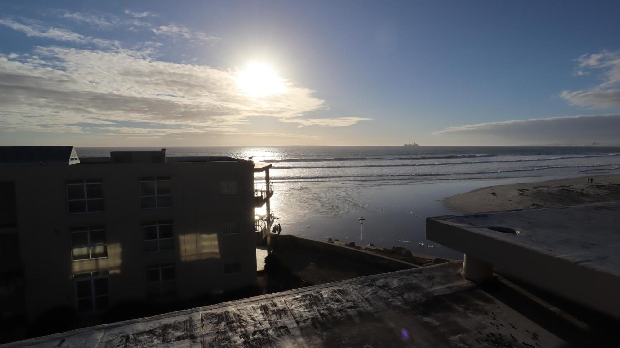 Lagoon Beach Hotel Apartments Cape Town Bagian luar foto