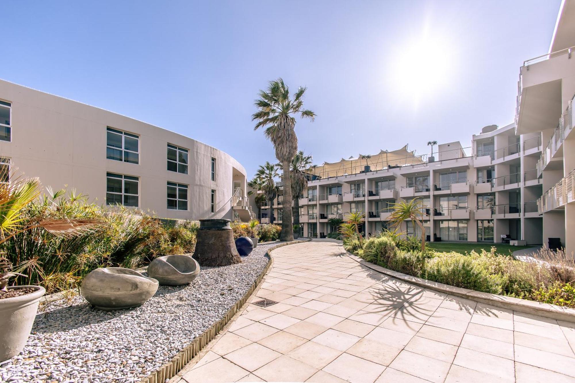 Lagoon Beach Hotel Apartments Cape Town Bagian luar foto