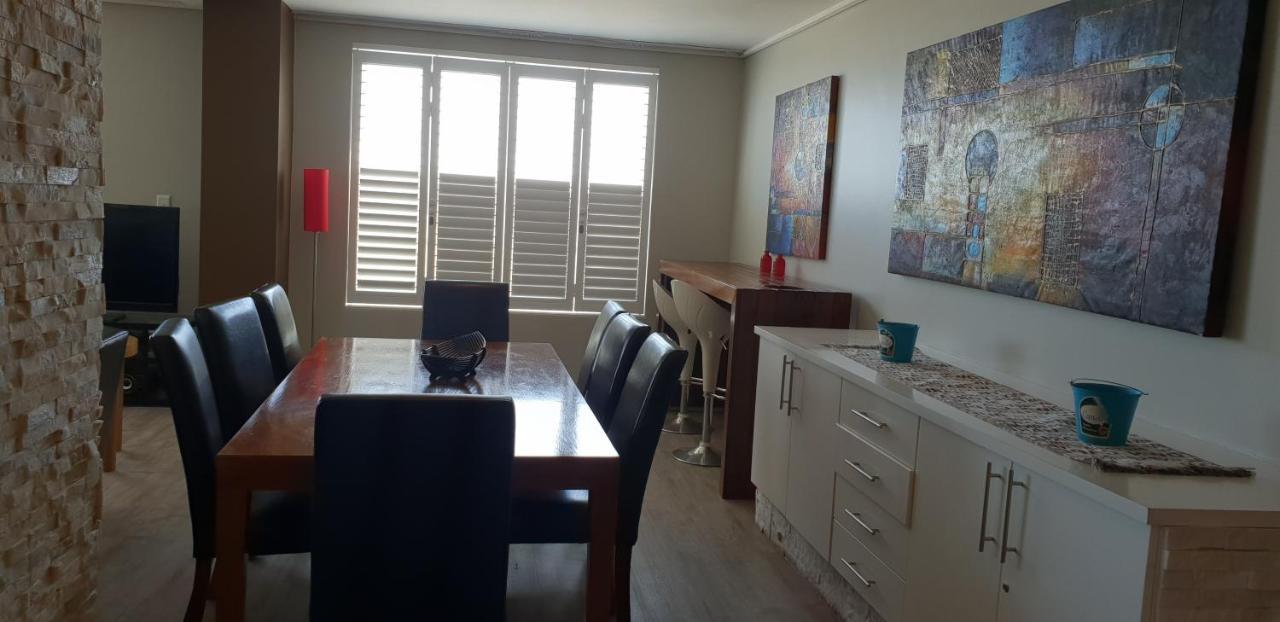 Lagoon Beach Hotel Apartments Cape Town Bagian luar foto
