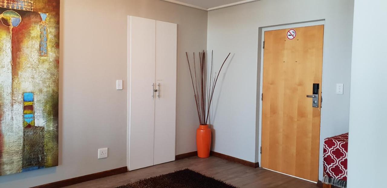 Lagoon Beach Hotel Apartments Cape Town Bagian luar foto