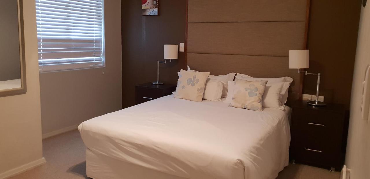 Lagoon Beach Hotel Apartments Cape Town Bagian luar foto