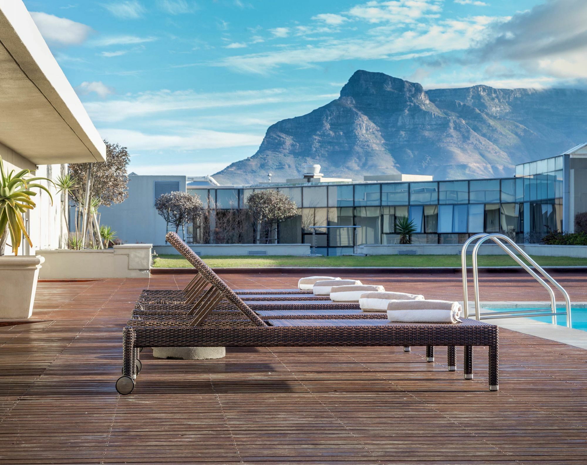 Lagoon Beach Hotel Apartments Cape Town Bagian luar foto