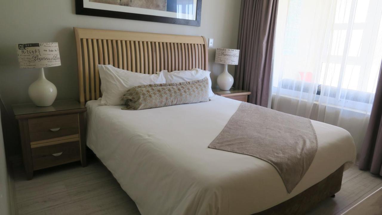 Lagoon Beach Hotel Apartments Cape Town Bagian luar foto