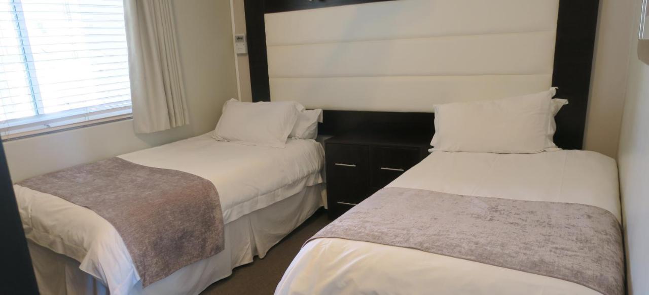 Lagoon Beach Hotel Apartments Cape Town Bagian luar foto