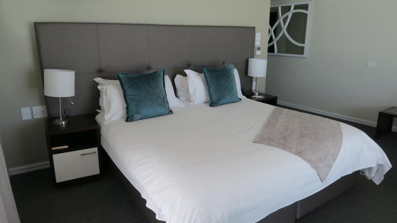 Lagoon Beach Hotel Apartments Cape Town Bagian luar foto