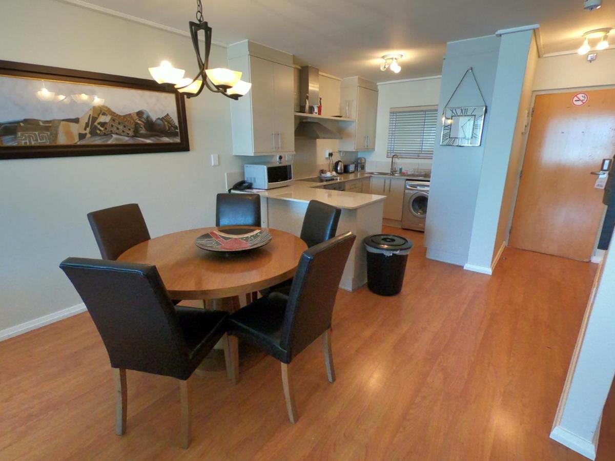 Lagoon Beach Hotel Apartments Cape Town Bagian luar foto
