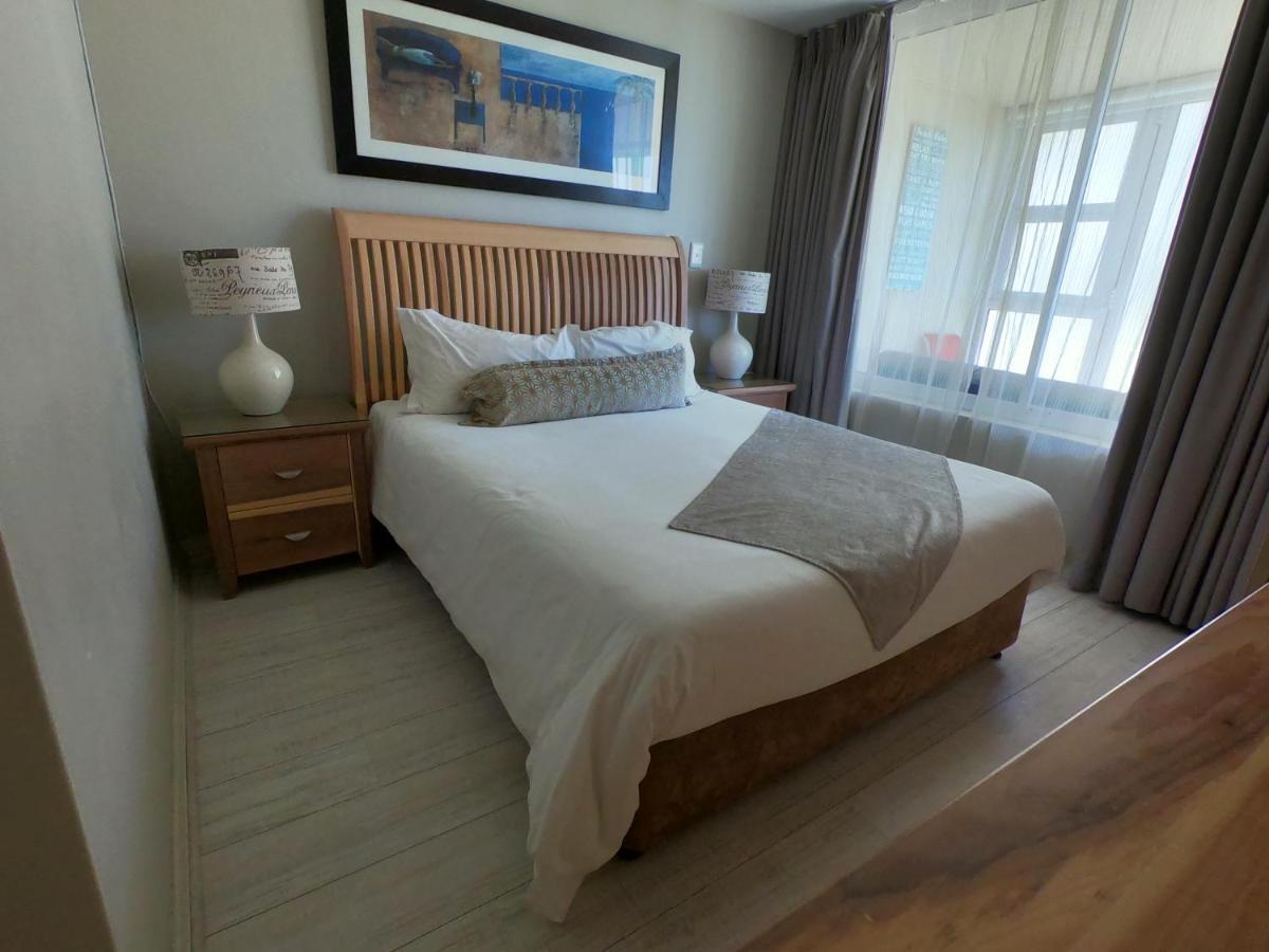 Lagoon Beach Hotel Apartments Cape Town Bagian luar foto
